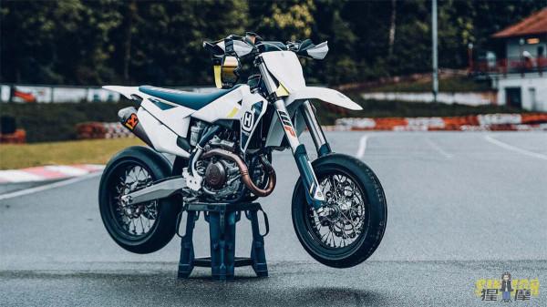 Husqvarna推出2022款FS 450車型！來自北歐的超級摩托車