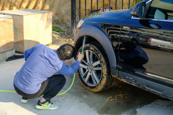 儘管踩油門,剩下的交給Quattro,開著二手越野版奧迪Q7去玩泥巴 儘管踩油門,剩下的交給Quattro,開著二手越野版奧迪Q7去玩泥巴