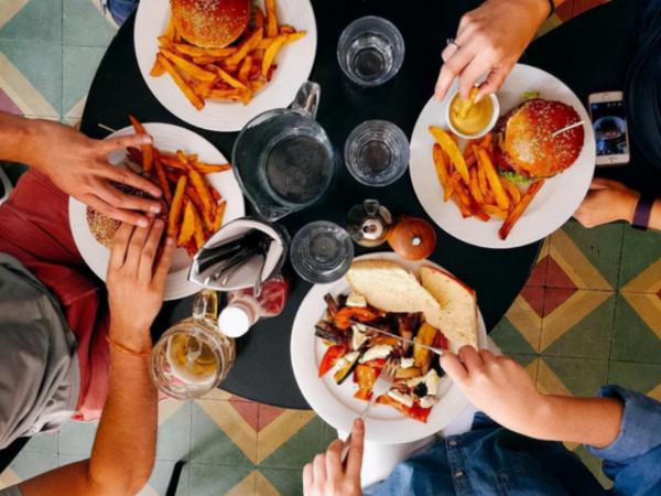 這7類蔬菜或自帶“毒素”，醫生建議：吃前務必焯水！別再偷懶了