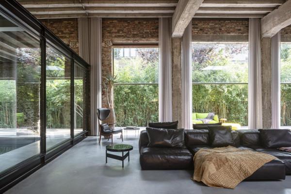 破舊的體育大樓改造成私人住宅:新與舊的碰撞 破舊的體育大樓改造成私人住宅:新與舊的碰撞