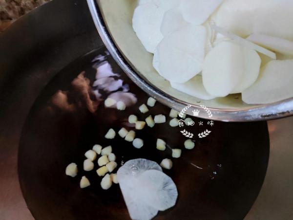 冬天多吃蘿蔔，加入它一起煮，營養加倍，清甜鮮美，大人小孩喜歡