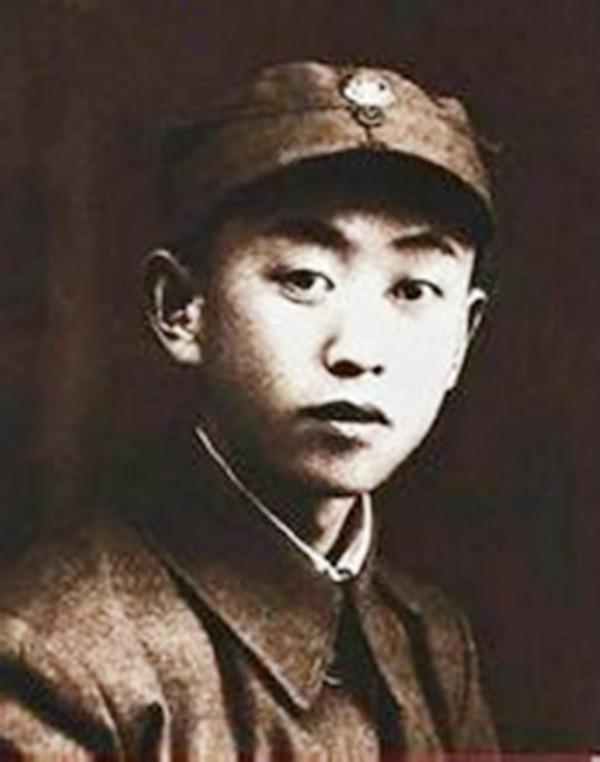 師長被馬家軍殺害，政委裝成乞丐逃脫，12年後率一個軍報仇