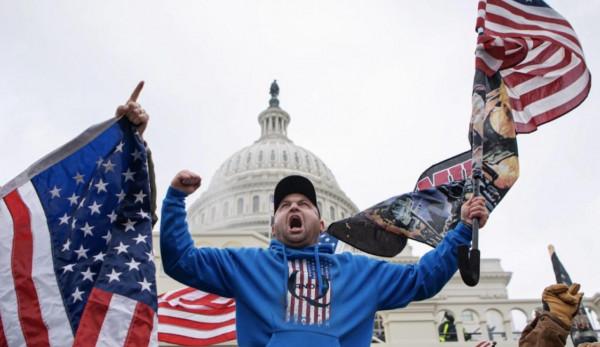 英媒：美國“比我們任何人所想的都更接近爆發內戰”