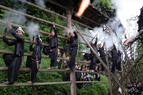 中國唯一允許擁有槍的村子，每個男人成年就能領一把槍