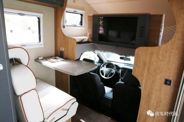 中道「峻道系列」陽臺款房車丨可移動的“露臺”＋內外兩用廚房