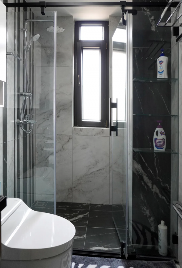 高管家庭的200㎡大平層，任性合併兩間房，橡木板上牆顏值翻倍