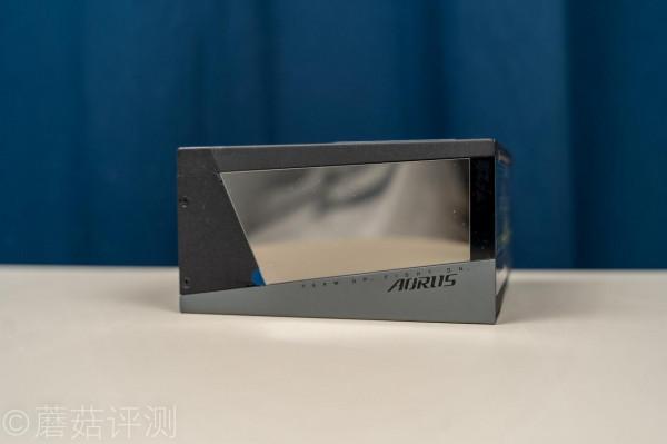 螢幕酷炫,用料誇張,適合高階玩家、技嘉鉑金雕1200W白金牌電源 螢幕酷炫,用料誇張,適合高階玩家、技嘉鉑金雕1200W白金牌電源