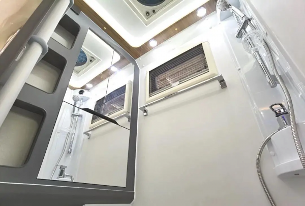 超大投影秒變家庭影院:寬大V8 plus 實用兼具高顏值 大家庭舒心選擇 超大投影秒變家庭影院:寬大V8 plus 實用兼具高顏值 大家庭舒心選擇