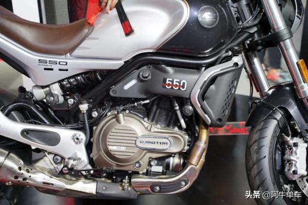 摩博會丨QJmotor閃300S、逸550售價公佈，迷之自信