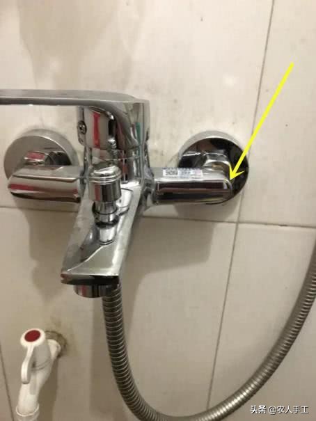 現在工人怎麼可以這樣，新房衛生間的水閥裝成這樣，看著就心煩