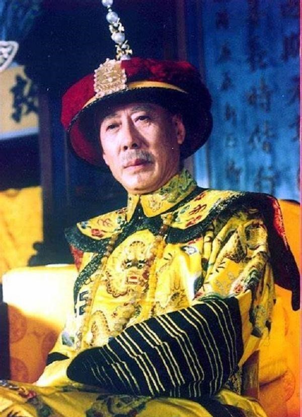 乾隆在路邊吃瓜，吃完為何要處死瓜農？只因瓜農話太多