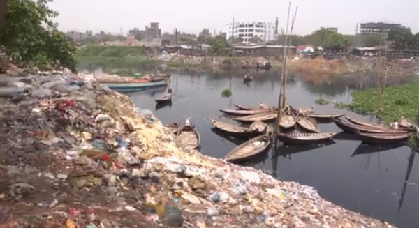 孟加拉國首都變成垃圾廠,生命之後裡沒有一條活魚 孟加拉國首都變成垃圾廠,生命之後裡沒有一條活魚