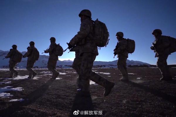 冬季來臨！看#駐守在雪域高原的子弟兵如何過冬#↓↓