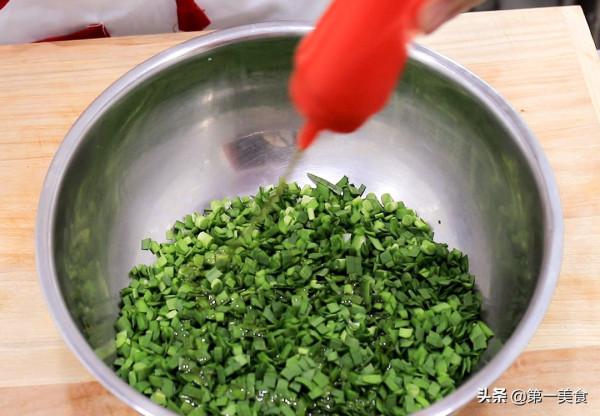 店裡面的炸菜角為啥好吃,原來燙麵是關鍵,皮薄餡多,簡單又美味 店裡面的炸菜角為啥好吃,原來燙麵是關鍵,皮薄餡多,簡單又美味