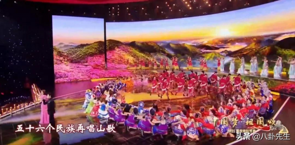 央視國慶晚會：謝霆鋒素顏仍帥氣，劉濤打扮俗氣，黃品源假髮明顯