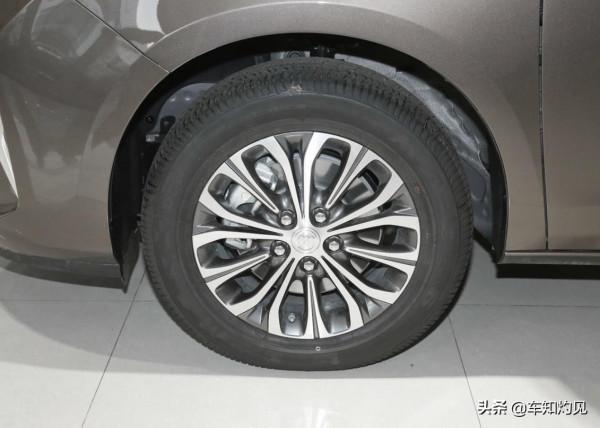 軸距超過3米的合資MPV！搭2.0T+9AT，實拍體驗別克GL8最低配版！