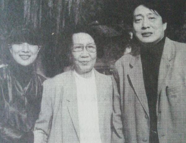 她總想突破越劇的“極限”,卻始終在爭議聲中前行 她總想突破越劇的“極限”,卻始終在爭議聲中前行