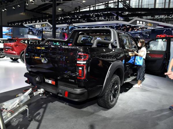 2.0T+8AT,“爆火”的戶外四驅車,又大又便宜,實拍長城炮 2.0T+8AT,“爆火”的戶外四驅車,又大又便宜,實拍長城炮