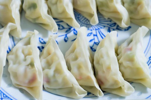 七絕 冬至——日短當明長進志，噴香嬌耳笑年豐