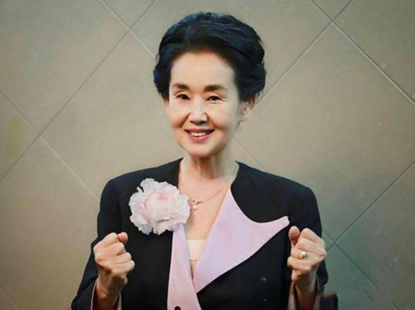 永遠的“真由美”！71歲中野良子的裝扮，照著搭，優雅又氣質