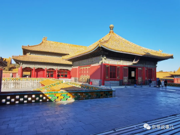 紫禁城裡的這些琉璃磚的印款兒，見證了嘉慶二年發生的一件大事