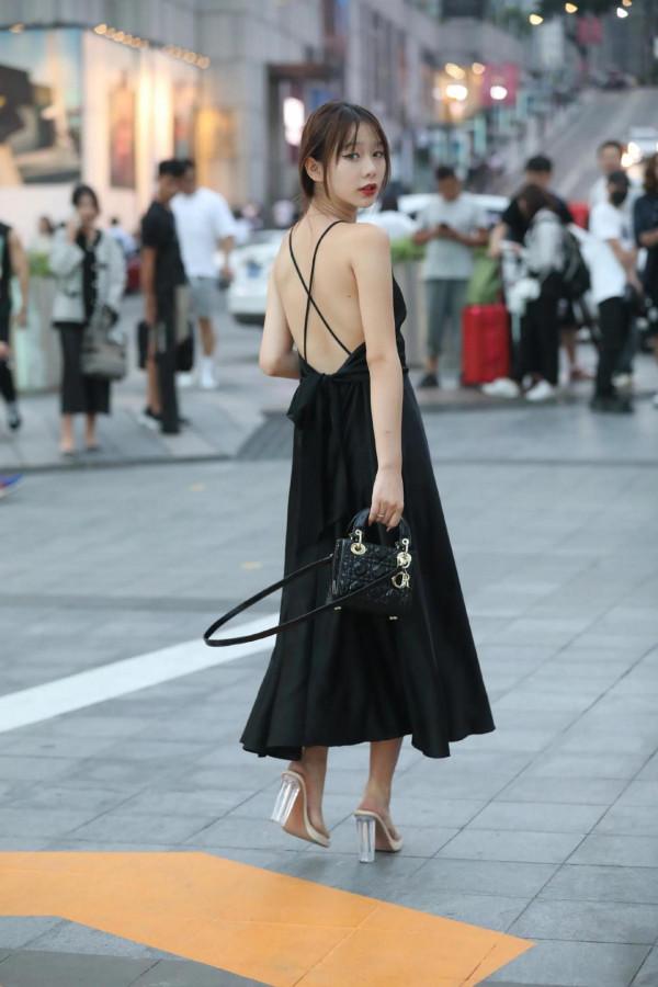 看街拍 學搭配：15組Dior 戴妃包穿搭示範 哪套最吸睛？