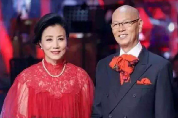 汪明荃：因情傷恐婚，羅家英19次求婚未果，得知他患癌她馬上答應