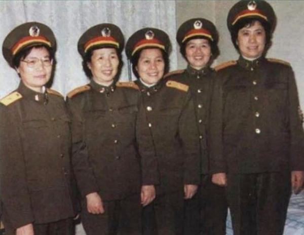 新中國成立後，十大元帥的夫人都擔任什麼工作，1955年有幾人授銜