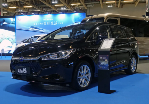 車300：為國產車爭光的5個品牌！紅旗在日本開店，吉利在韓國建廠