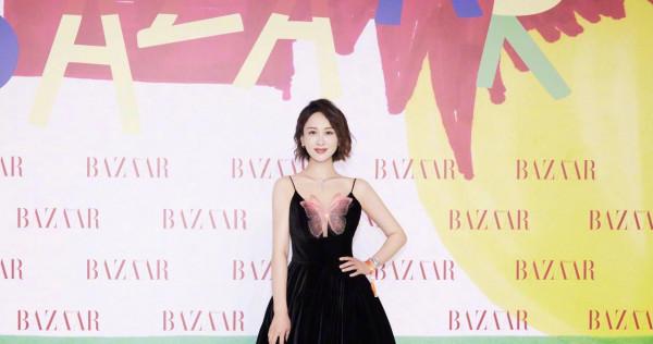 芭莎慈善夜群星紅毯造型惹爭議,楊穎似仙女,楊冪、宋茜略顯成熟 芭莎慈善夜群星紅毯造型惹爭議,楊穎似仙女,楊冪、宋茜略顯成熟