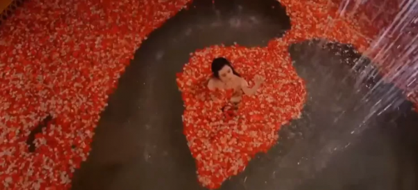 這令人窒息的審美，影視劇裡的大膽配色，只要你敢想，導演就敢配