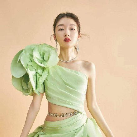 出道前一般般，火了之後一年比一年好看，難道真是“紅氣養人”？