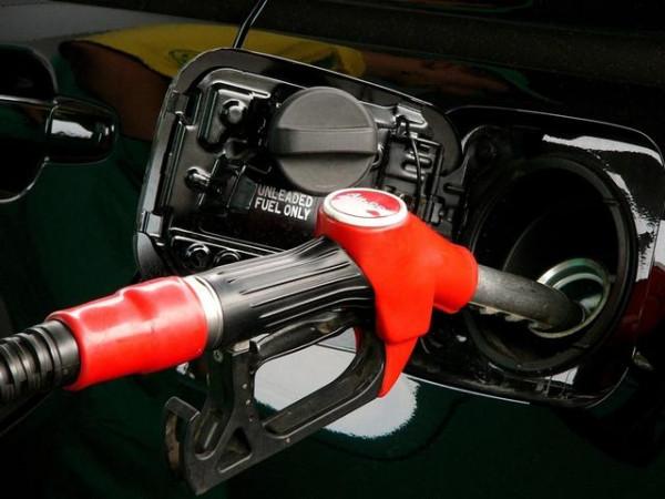 去加油站加油，“加滿”與“加200”哪種加油方式更好呢？