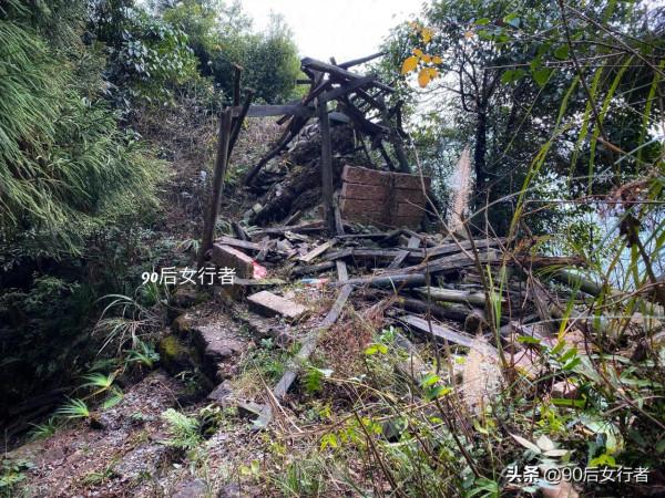 徒步成都大邑終南山，山高路遠無人煙，只有一座荒廢無人的道觀