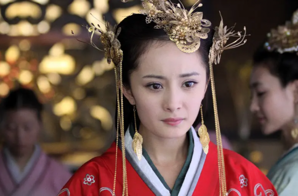 楊冪陳偉霆《斛珠夫人》開播！網友：會糊嗎？