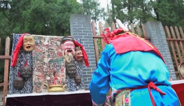 陝西秦嶺深處的小鎮，有著別樣的民族風情，因一棵古樹而得名