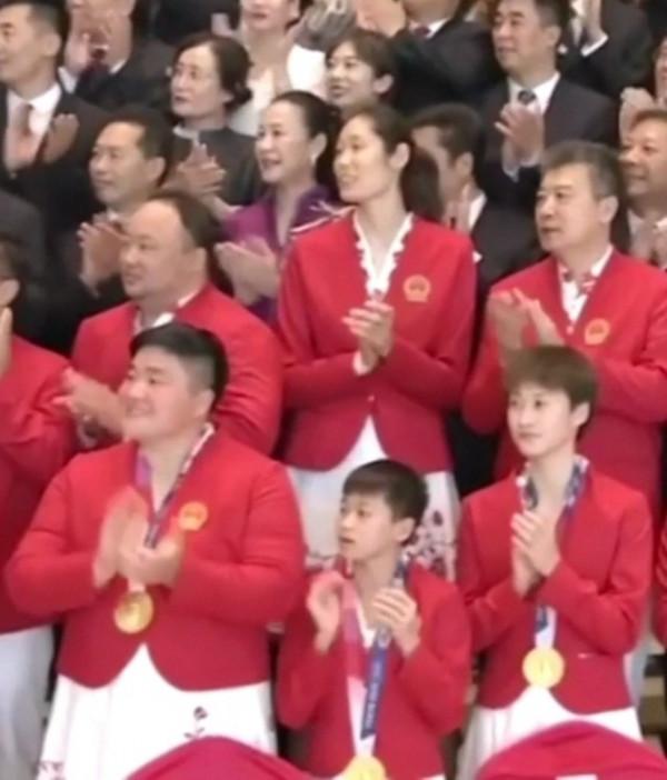 全紅嬋全運會合影太嬌小!和朱婷站一起成最萌身高差,氣場卻不輸 全紅嬋全運會合影太嬌小!和朱婷站一起成最萌身高差,氣場卻不輸