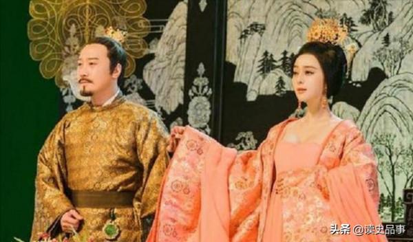 皇帝和皇后連上廁所都有流程，這待遇一般人享受不到，不過太遭罪