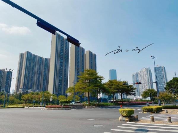 實拍佛山新城,高樓大廈密集,看起來非常氣派,可惜卻沒什麼人氣 實拍佛山新城,高樓大廈密集,看起來非常氣派,可惜卻沒什麼人氣