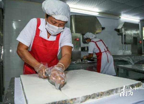 嶺南人的中秋開啟方式｜朝著月亮拜個禮，美食裡藏著中秋密碼