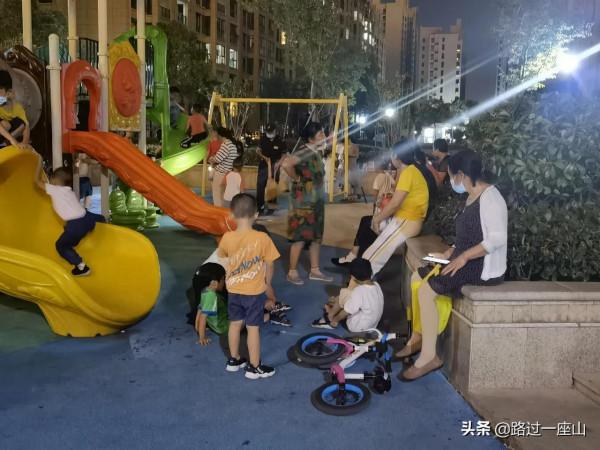 孩子“雙減”之後樂翻天，家長卻喊“難、難、難”