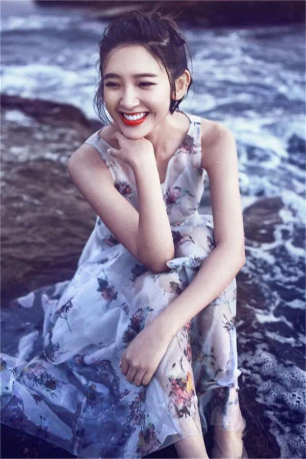 唐藝昕，膚白貌美大長腿