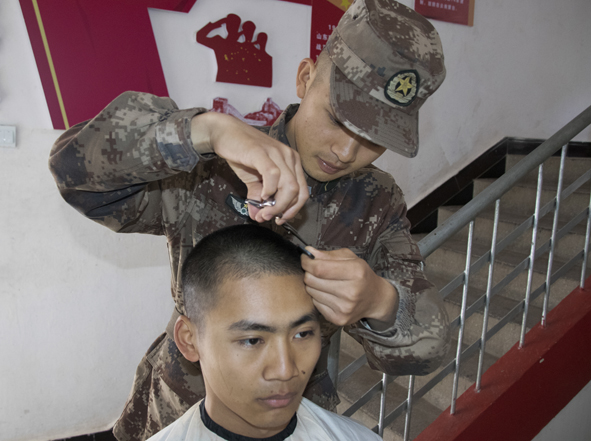 新兵入伍變化之“衣食住行” 新兵入伍變化之“衣食住行”