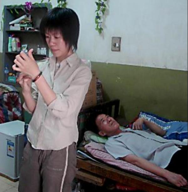 15年前，那個高考763分、背癱瘓父親上學的女孩，後來過得好嗎