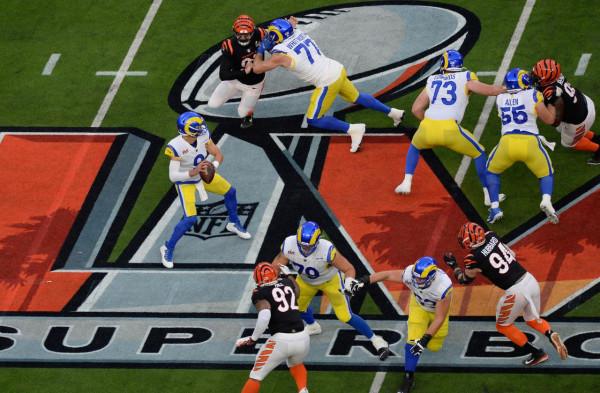 橄欖球——超級碗：洛杉磯公羊隊奪冠