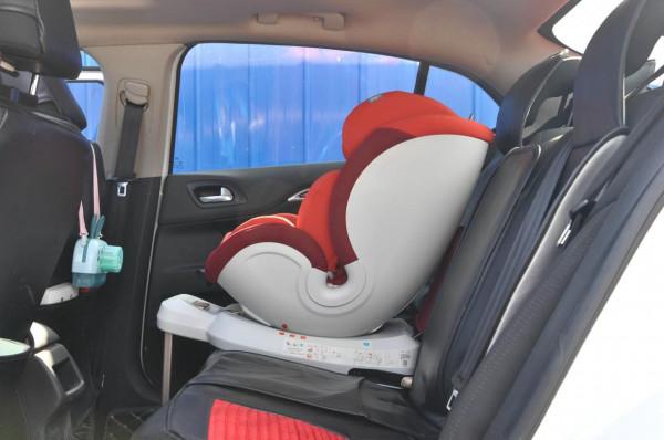 「開箱+全方位測評」上車實測 qborn 0-12歲兒童安全座椅 「開箱+全方位測評」上車實測 qborn 0-12歲兒童安全座椅