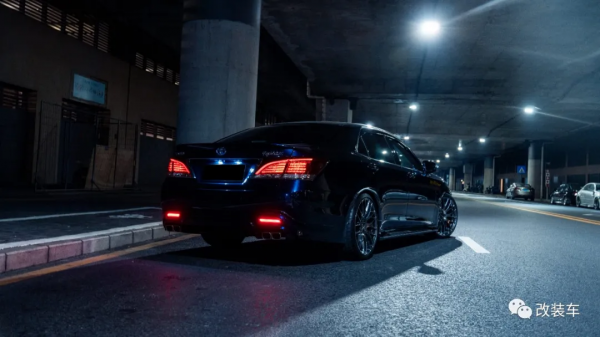 簡約又不失內涵的日規14代目豐田皇冠，只是為了完成兒時的夢