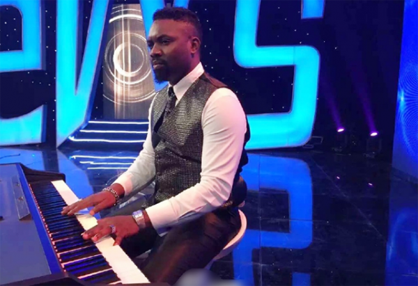 06年《星光大道》黑人亞軍，出場費18萬，採訪稱：我在這裡像在家