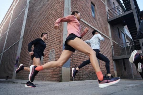 李寧䨻赤兔5PRO全面加碼，與跑者一起變快