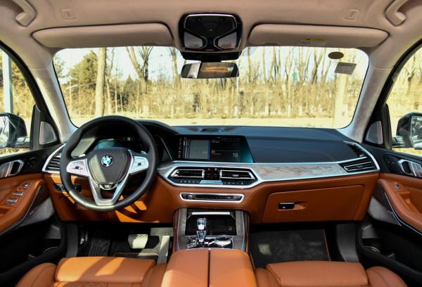 自駕出遊遇暴雨?不要慌!擁有一輛SUV最保險 3款全尺寸7座SUV推薦 自駕出遊遇暴雨?不要慌!擁有一輛SUV最保險 3款全尺寸7座SUV推薦